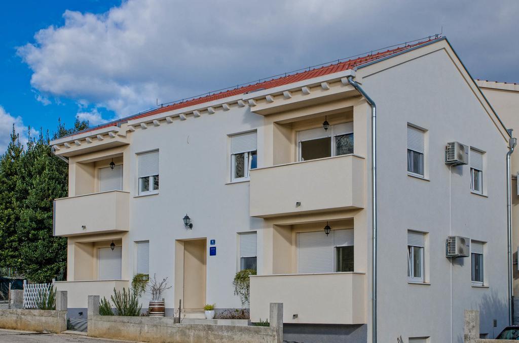 Leko Apartment *
